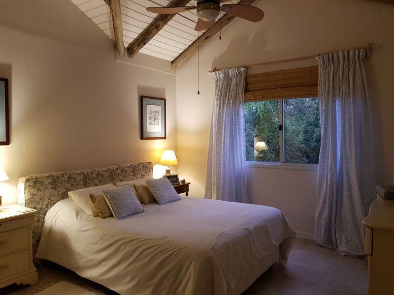 Casa a estrenar en venta en El Tesoro, La Barra ambientes amplios y buen entorno.